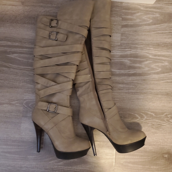 Over the knee boots - Picture 1 of 3